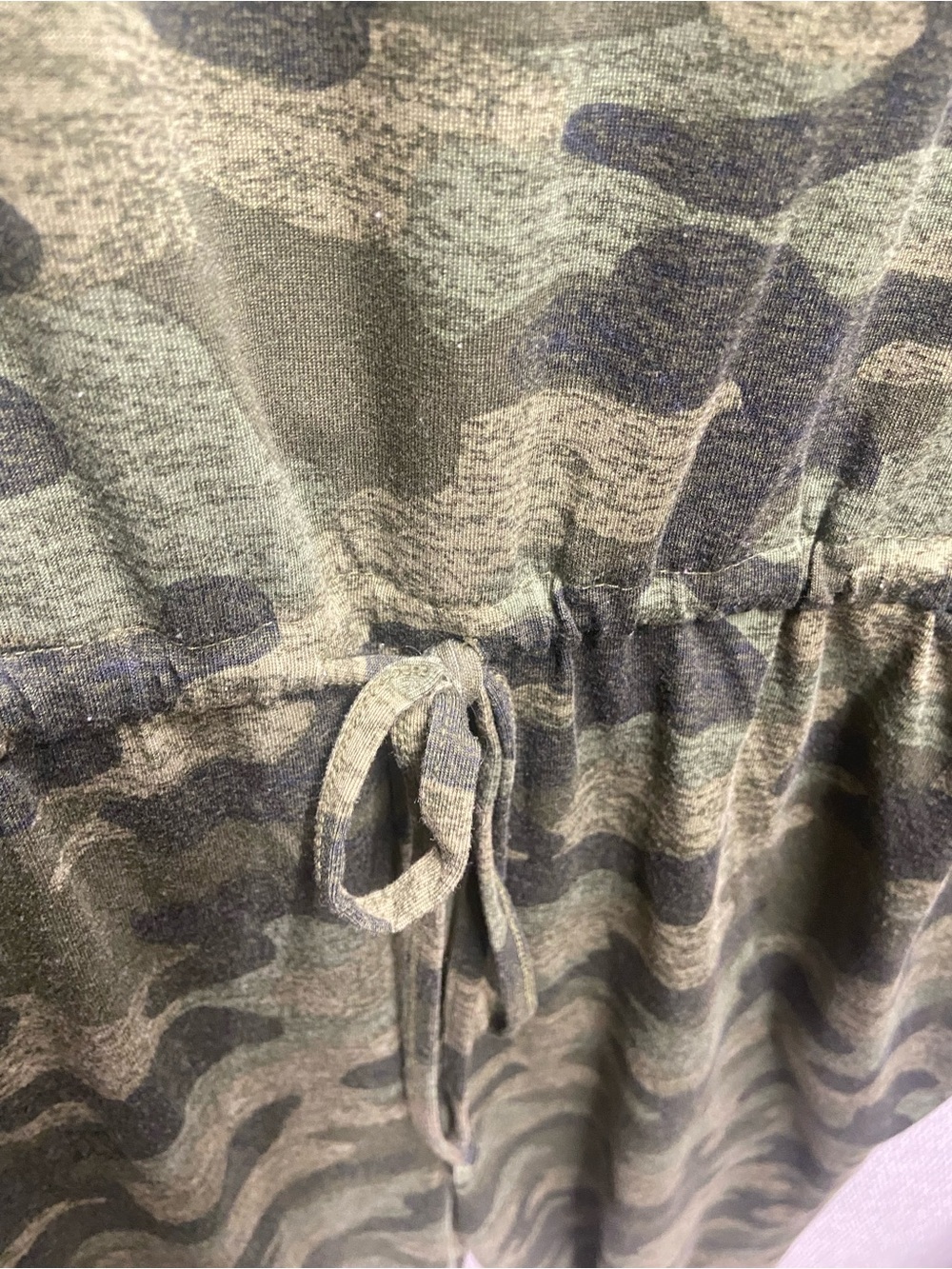 LuLaRoe XL Jumpsuit Jogger Style Ankle Camo V-Neck - Picture 7 of 7